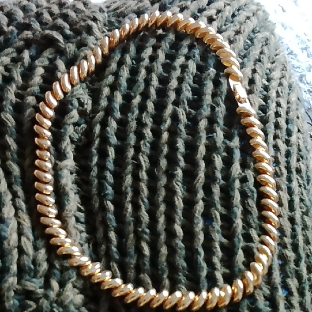 Elegant Gold-Tone Women's Bracelet